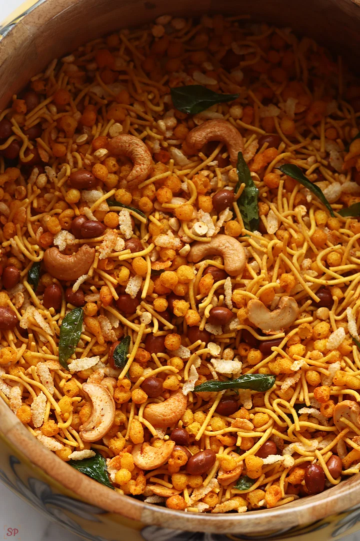 Authentic Cashew & Boondi Mixture